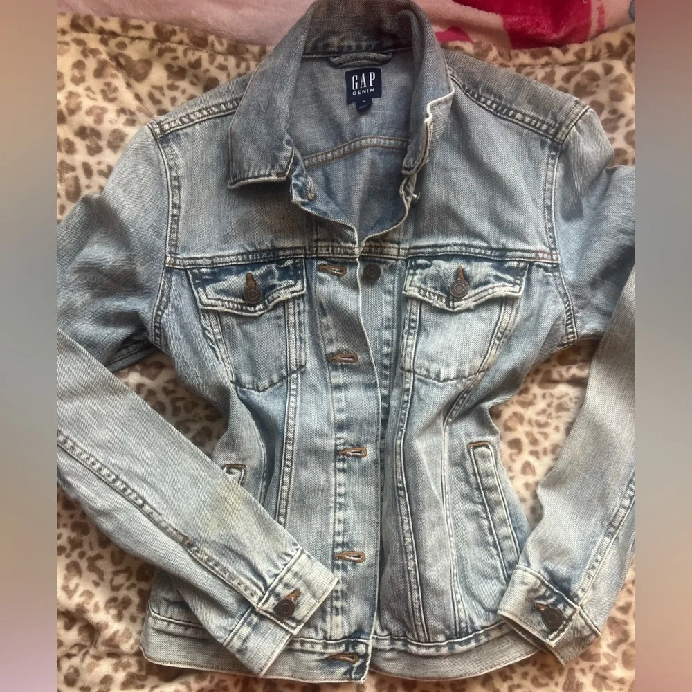 ☀️ GAP Denim Light Wash Jean Jacket Classic Trucker Style | Women’s Medium - Picture 9 of 14